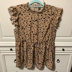 Ladies 2XL print top, ruffles at neck & sleeves. Button top back, elastic waist